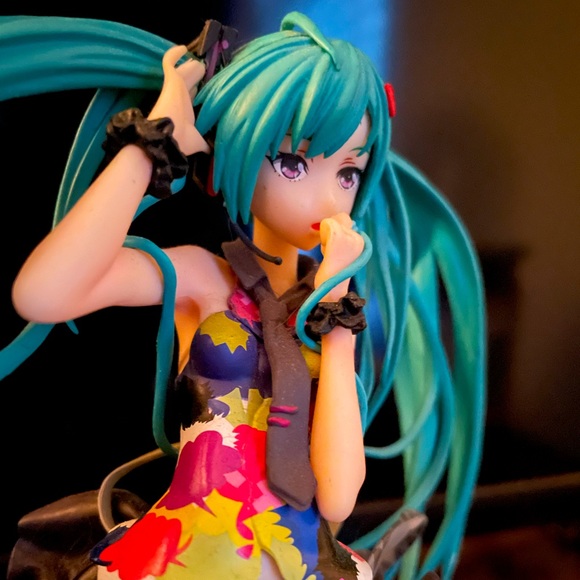 Tell Your World Miku Hatsune Figure - Picture 3 of 3